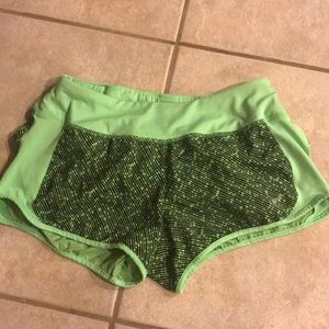 Nike black/green shorts